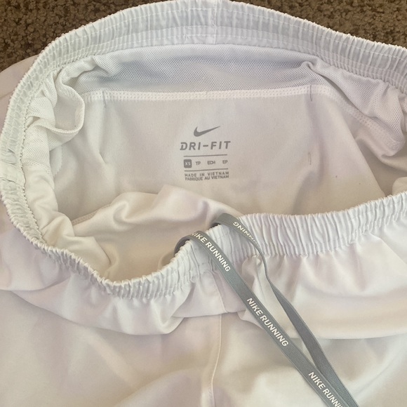Nike running shorts - Picture 3 of 3